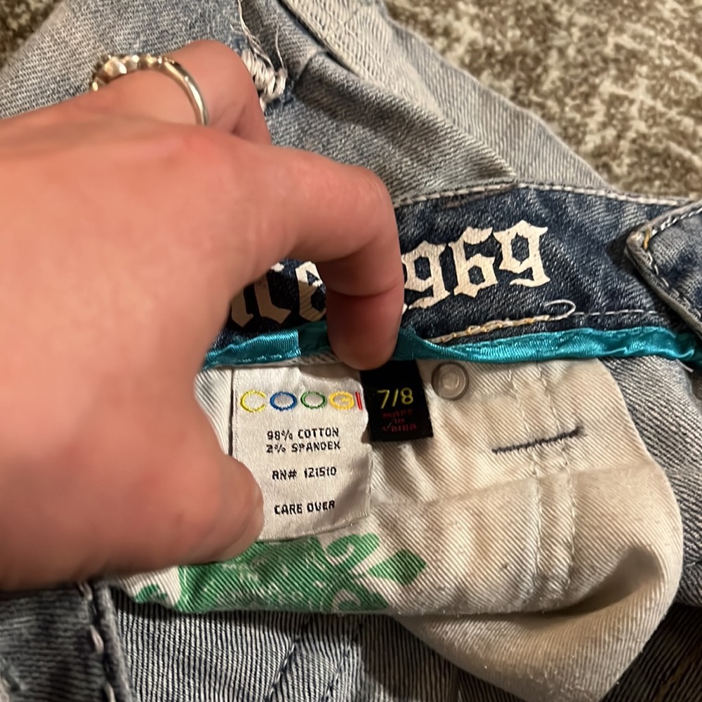 Shorts - Picture 3 of 3